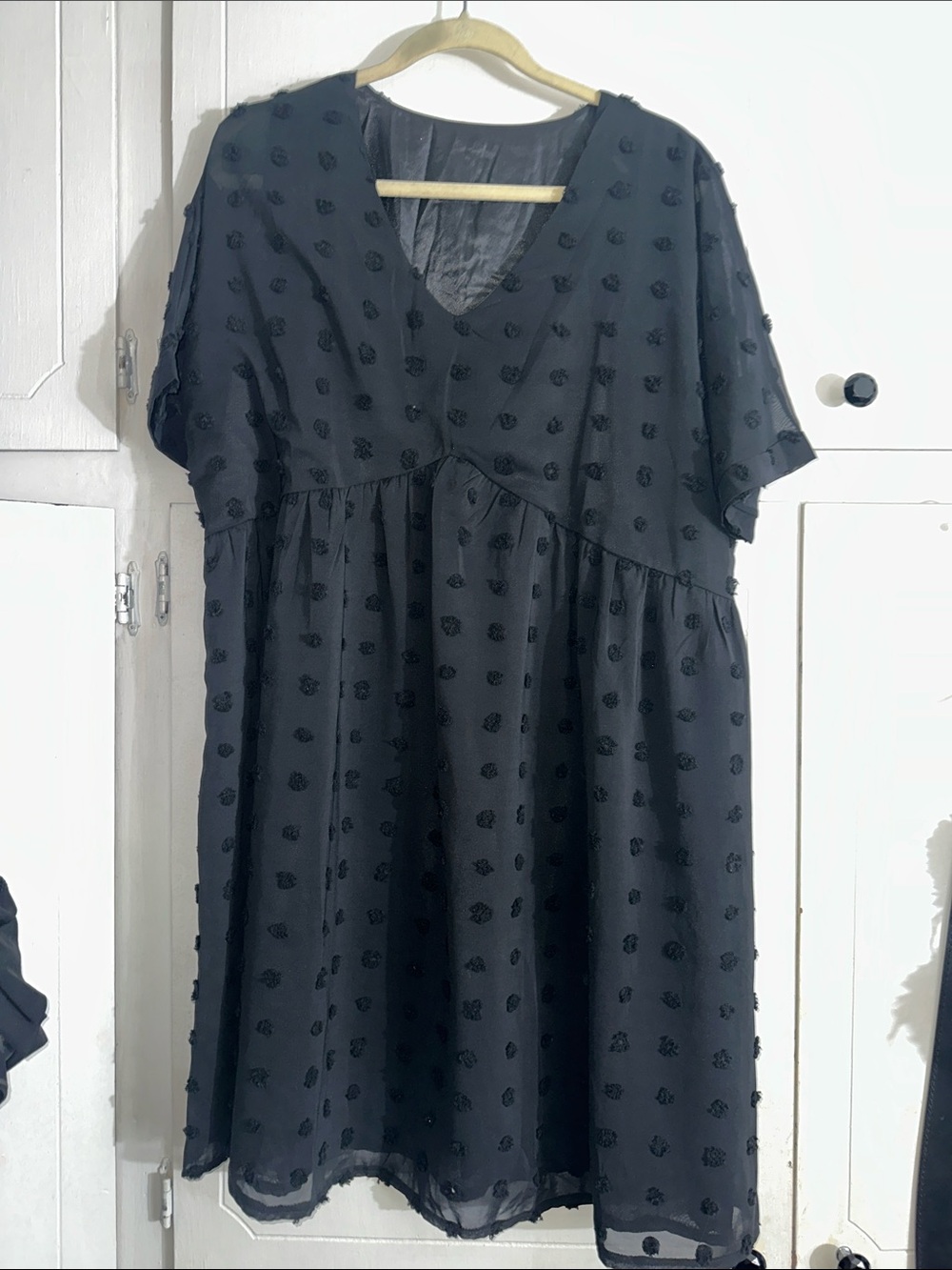 Source Unknown Black Textured V-Neck Midi Dress